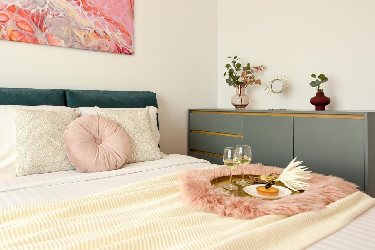 Eye Candy Romexpo 2-Bedroom With Free Parking Bukarest Kültér fotó