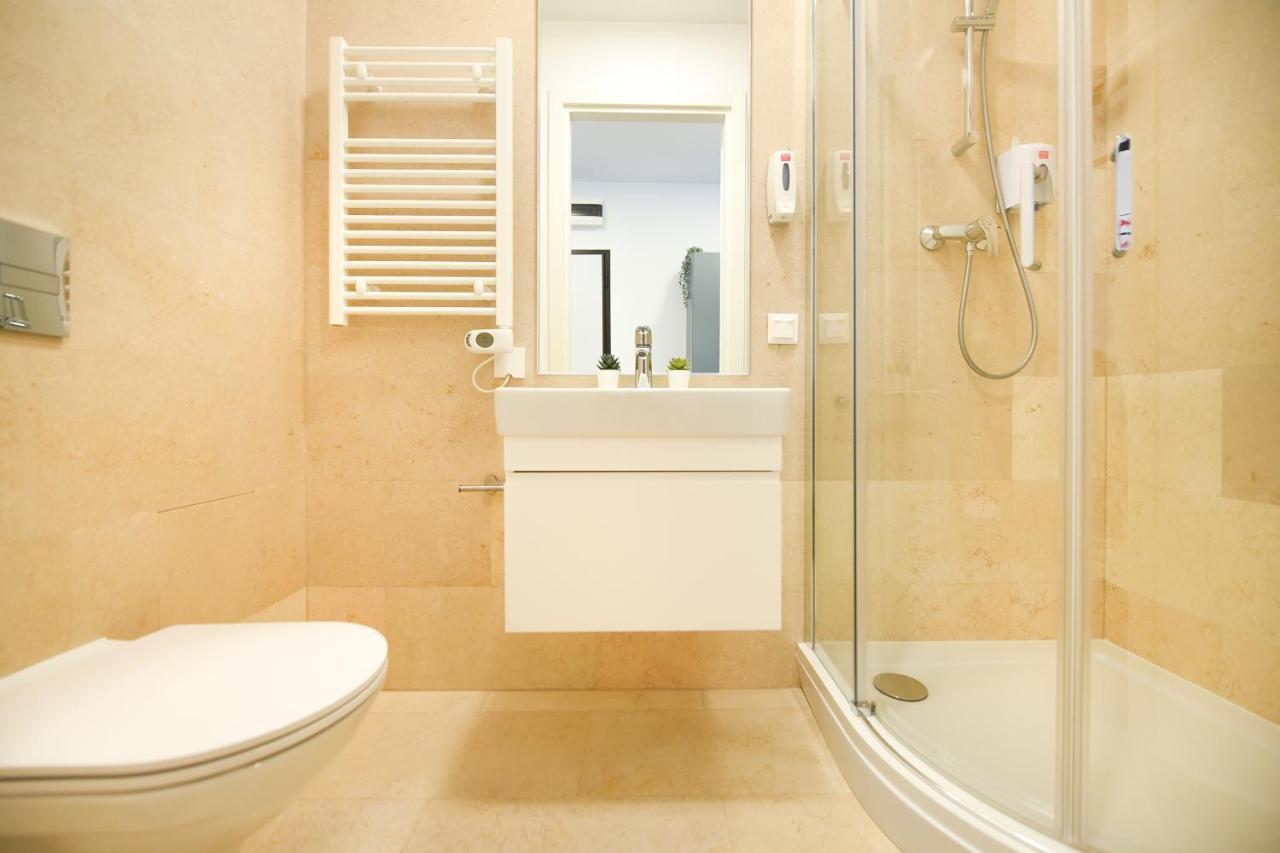 Eye Candy Romexpo 2-Bedroom With Free Parking Bukarest Kültér fotó
