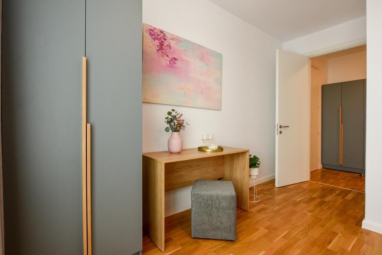 Eye Candy Romexpo 2-Bedroom With Free Parking Bukarest Kültér fotó