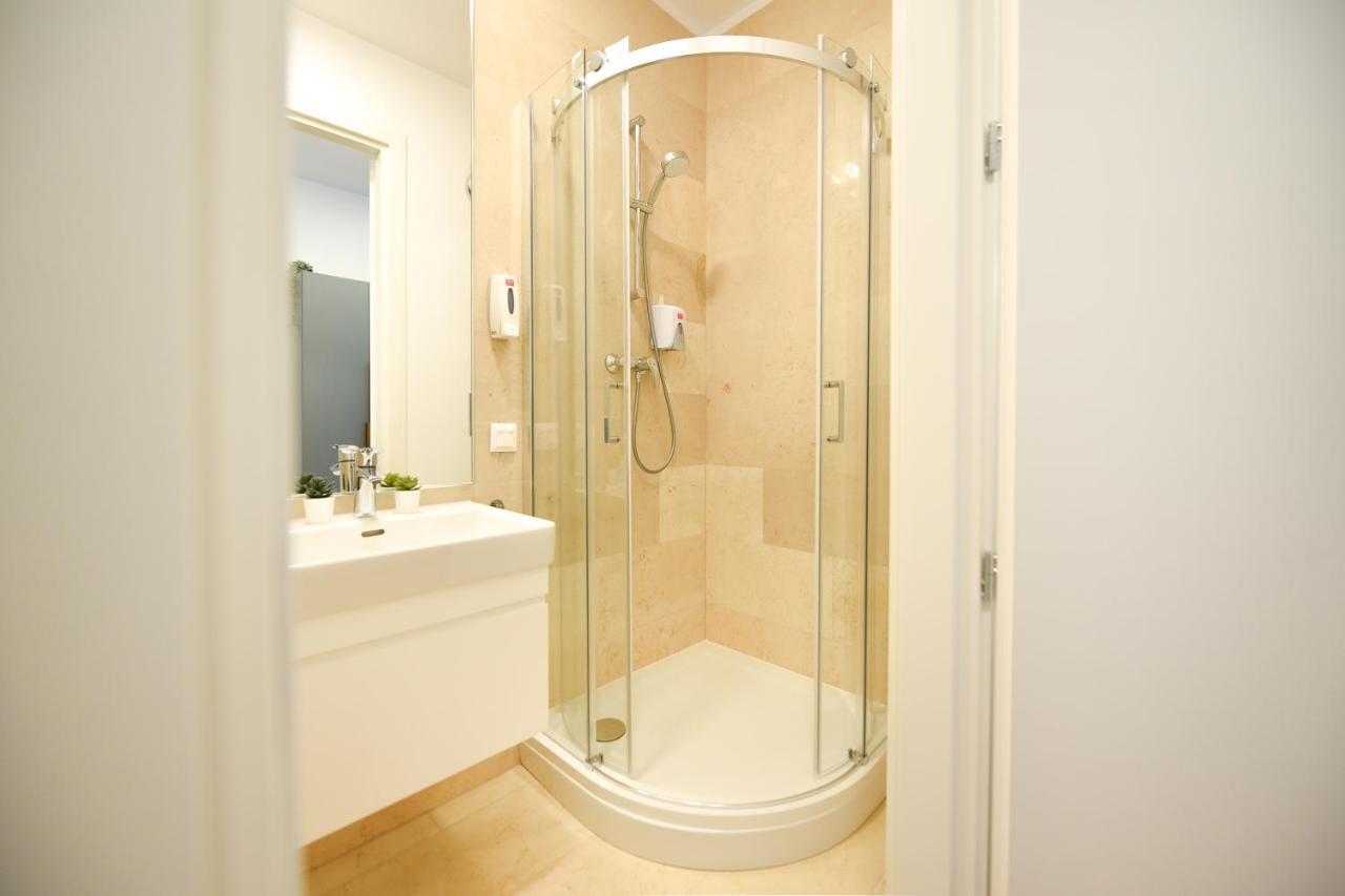 Eye Candy Romexpo 2-Bedroom With Free Parking Bukarest Kültér fotó