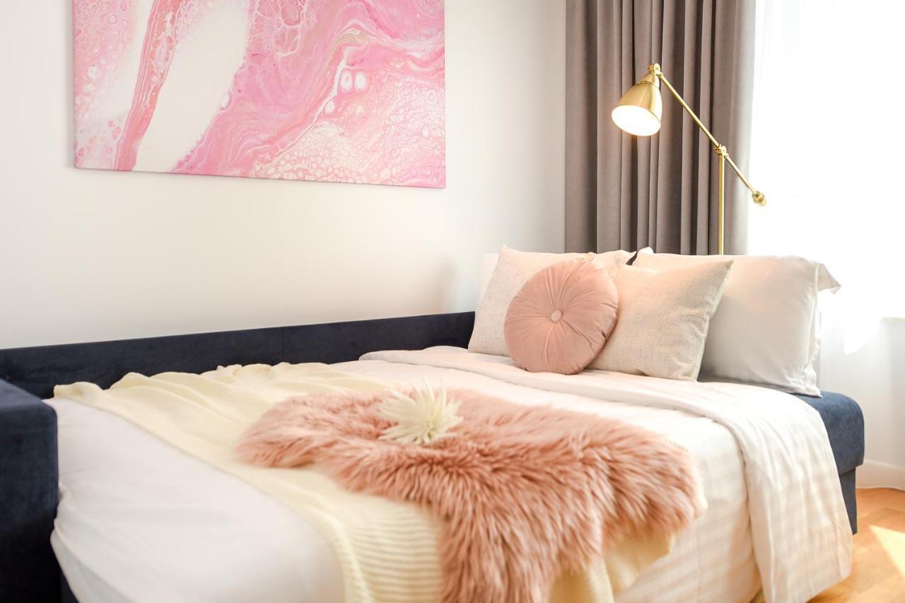 Eye Candy Romexpo 2-Bedroom With Free Parking Bukarest Kültér fotó